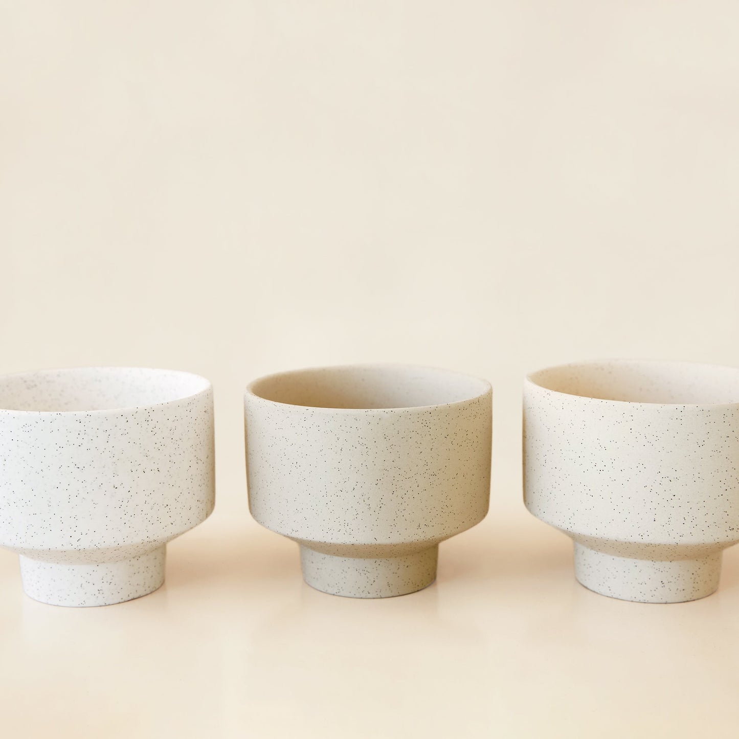 Speckle Footed Planter | Dove